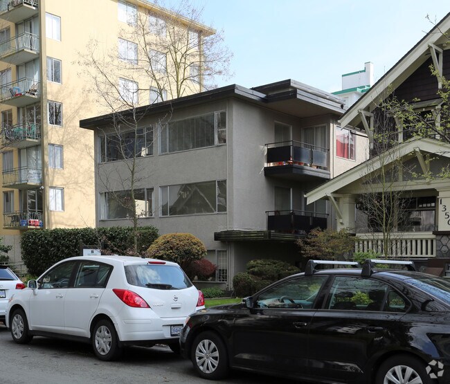 Building Photo - Villa Paloma