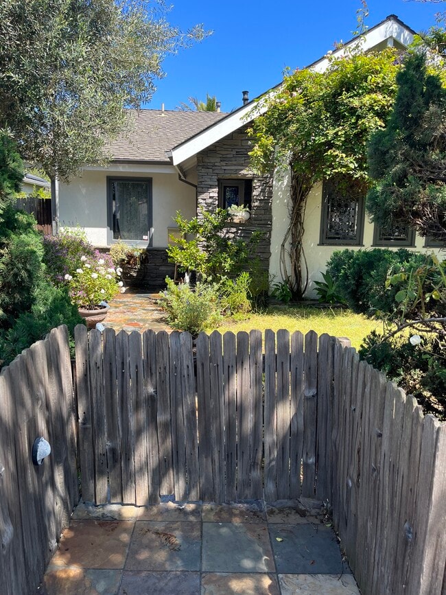 Gated entrance - 1034 Amoroso Pl