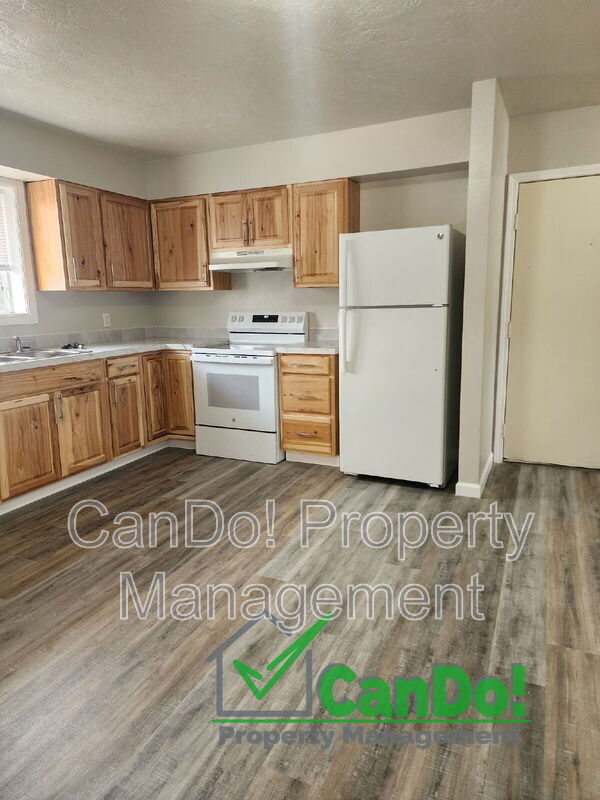 Building Photo - 225 Carol Dr