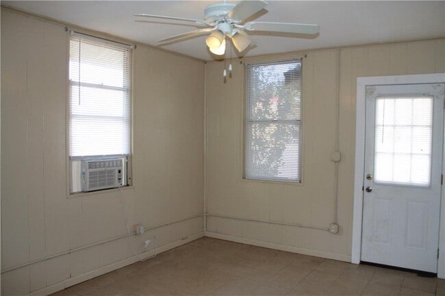 Foto del edificio - 906 Haysel St