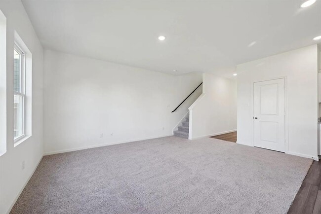 Building Photo - 1109 Delta Crst