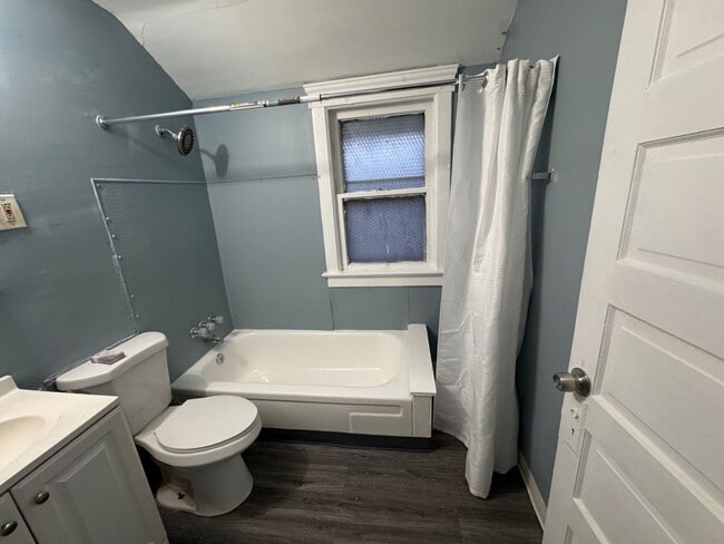 Building Photo - Charming 3-Bedroom Property in Prime Location