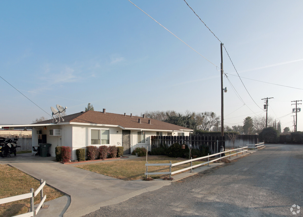 Building Photo - 2101-2109 Arthur Way