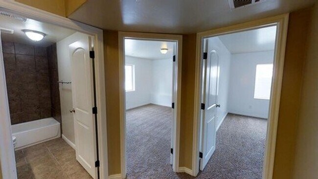 Building Photo - Cozy 2 bed 1 bath basement apartment, Eagl...