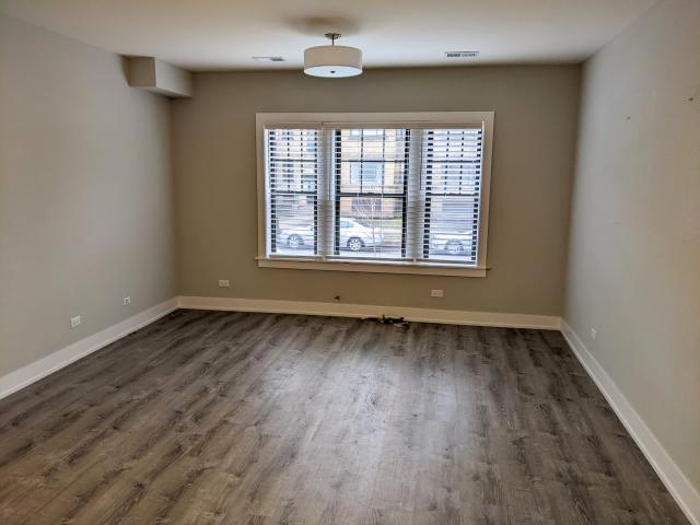 Building Photo - 2 bedroom in Evanston IL 60202