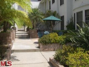 Building Photo - 8559 Holloway Dr