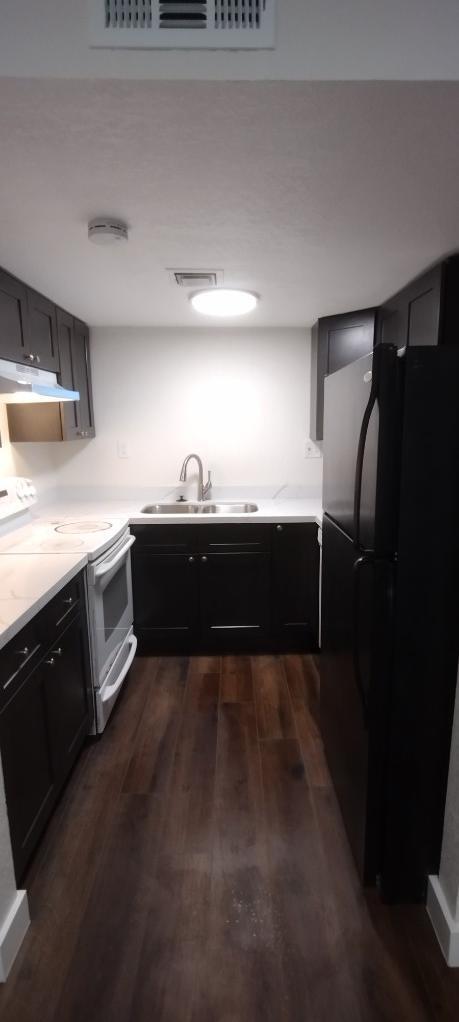 Building Photo - 3 bedroom in PHOENIX AZ 85009