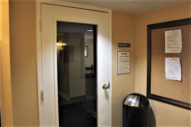 Foto del edificio - 301 S Reynolds St