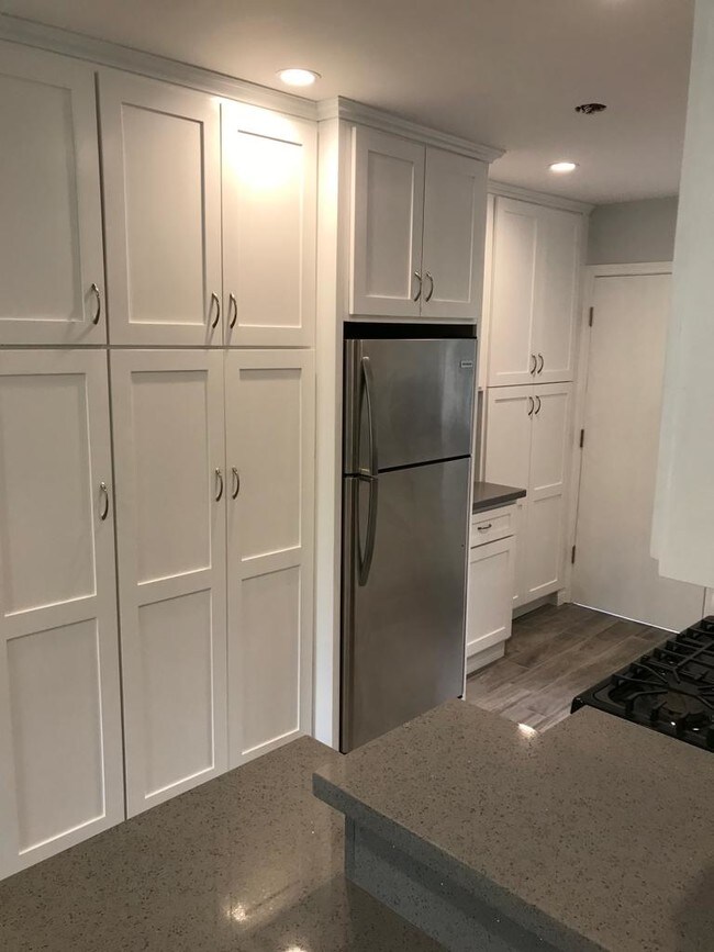Kitchen - 1116 N Sweetzer Ave
