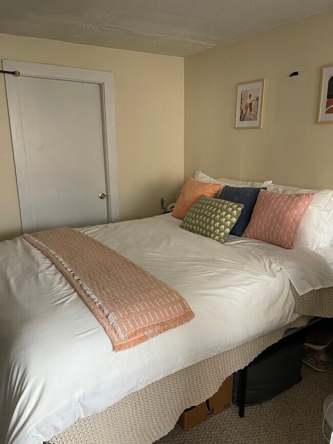 Bedroom - 176 School St