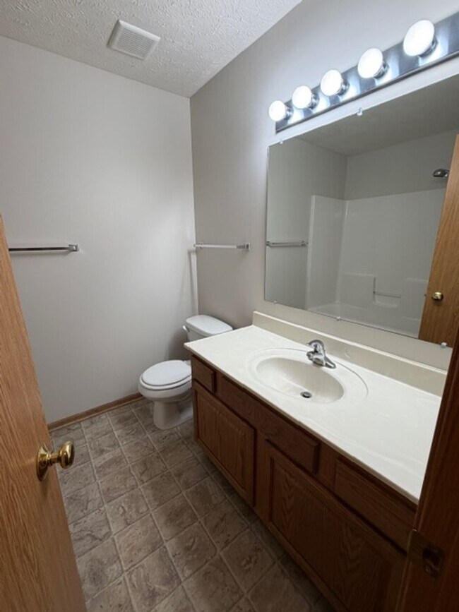 Building Photo - Large 4 bedroom house in SW Lincoln