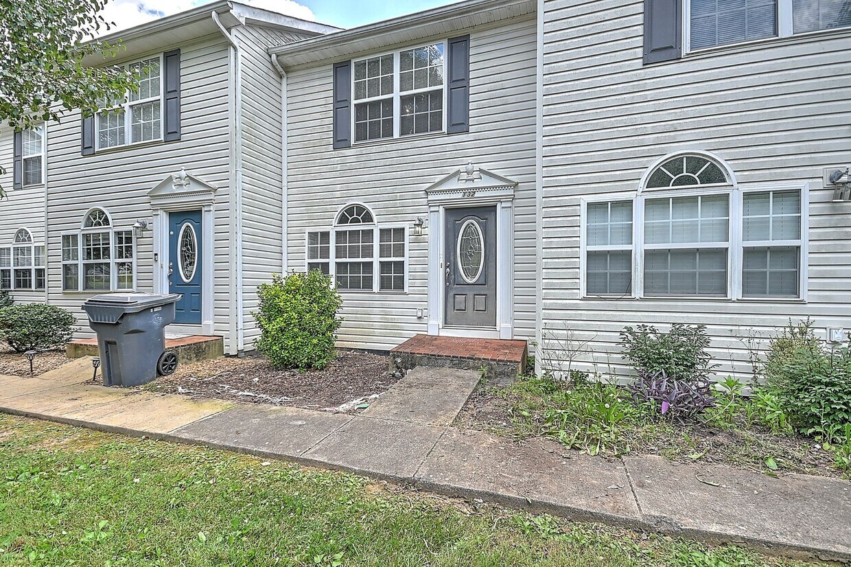 Primary Photo - 132 Amanda Ln
