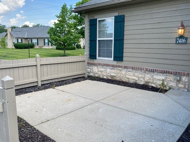 Garden Patio - 7416 Falls View Cir