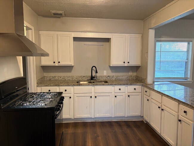 Foto del edificio - 5818 Glenhurst Dr