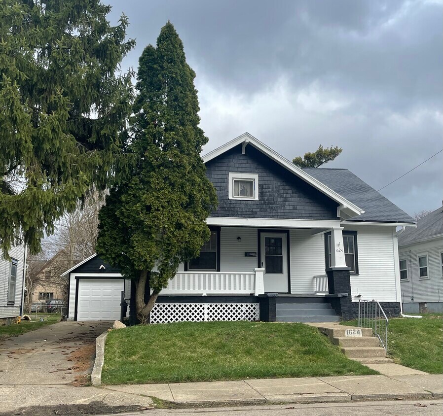 Primary Photo - 1624 Woodward Ave