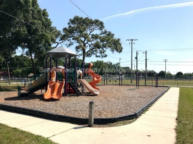 Foto del edificio - 1270 Ahoy Ave