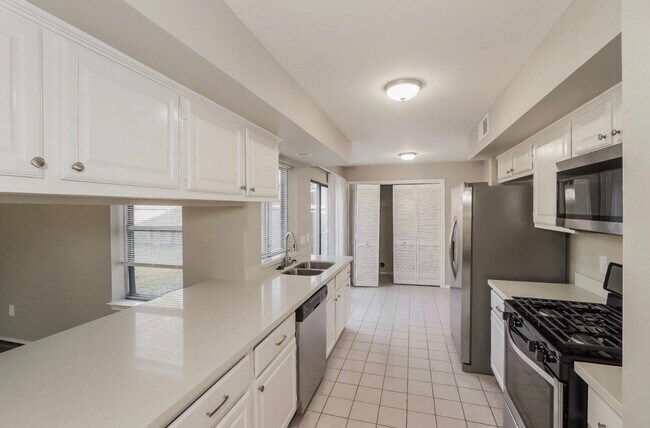 Foto del edificio - 6915 Eagle Ridge Dr