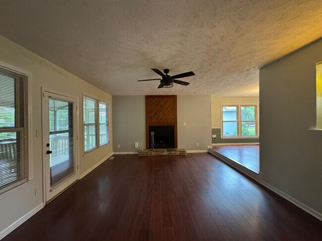 Foto del edificio - Charming 3 Bed, 2 Bath Fayetteville Home