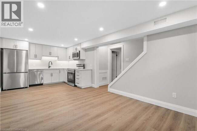 Building Photo - 206 Shelley Dr
