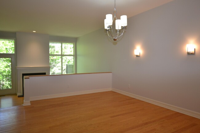 Building Photo - 11 Oak Park Private