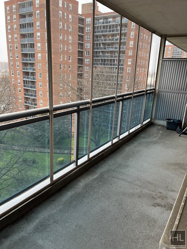 Foto del edificio - Beautiful One Bedroom in Rego Park, Queens