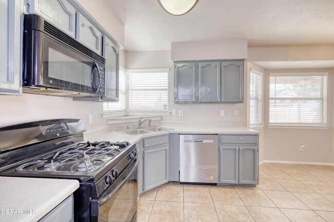 Building Photo - 12209 Chato Villa Dr