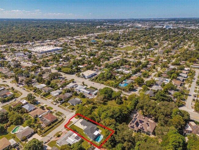 Building Photo - 651 NE 172nd St