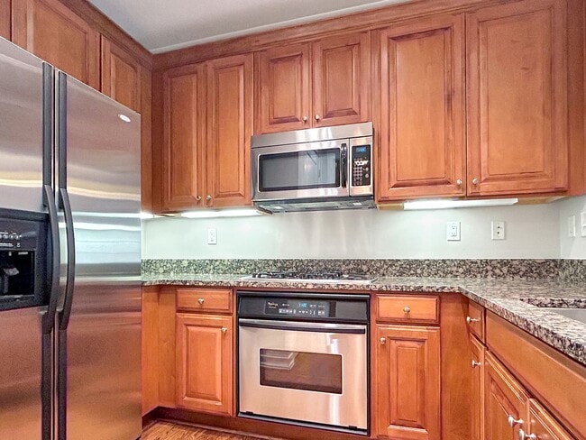 Building Photo - Beautiful Condo close to Emory and CDC!