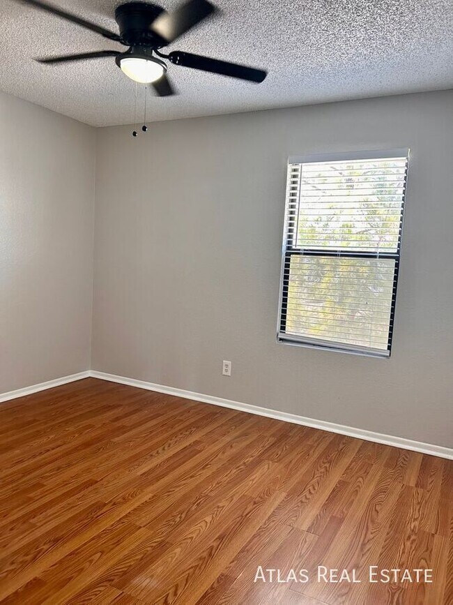 Foto del edificio - 465 W Ivyglen St