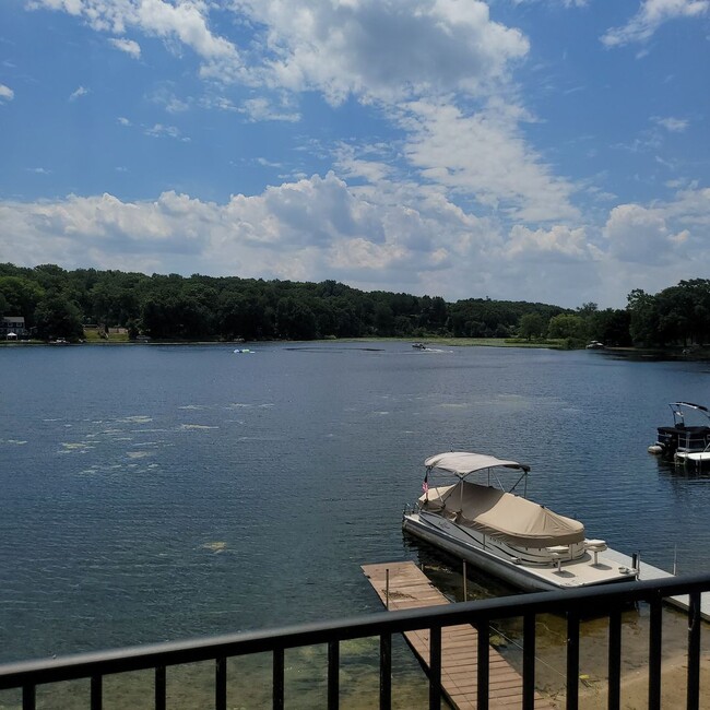 Foto del edificio - "Lakefront Living! Modern 3BR/2BA Home wit...