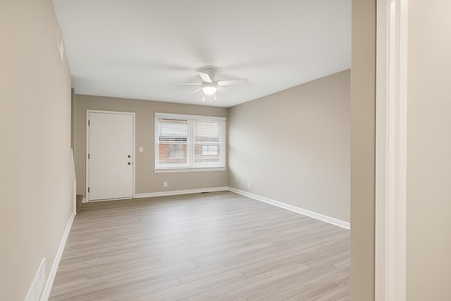 Foto del edificio - 1504 Ensign Dr