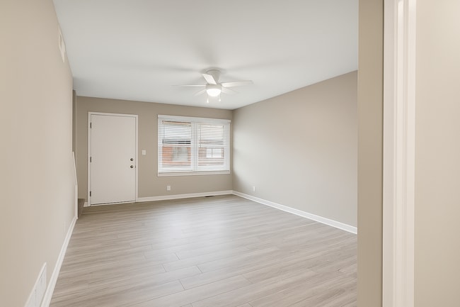 Building Photo - 1504 Ensign Dr