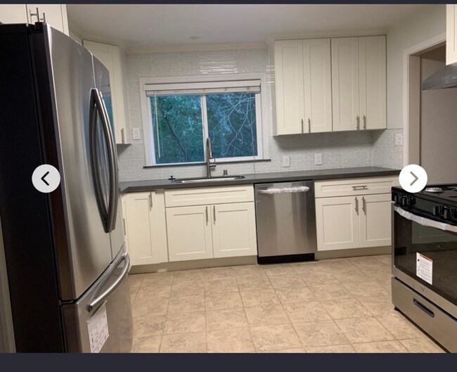 Building Photo - 5560 Crow Canyon Rd