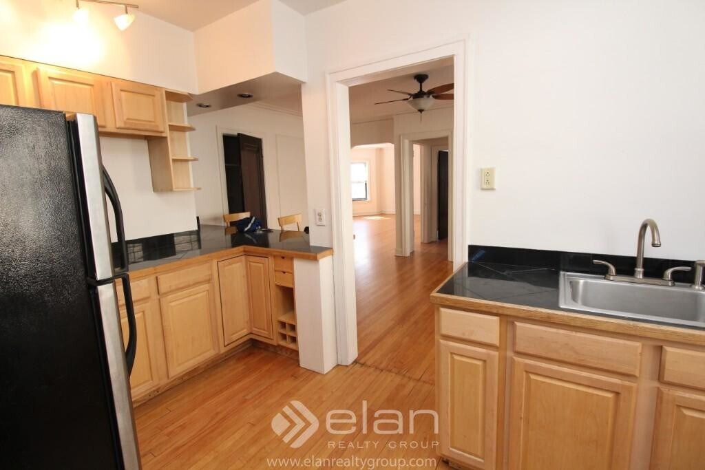 Primary Photo - 4308 N Ashland Ave