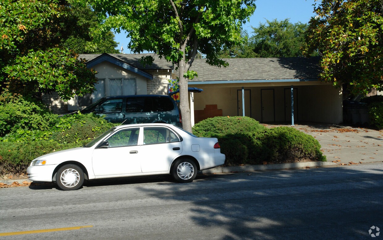 Primary Photo - 1367 Kingfisher Way