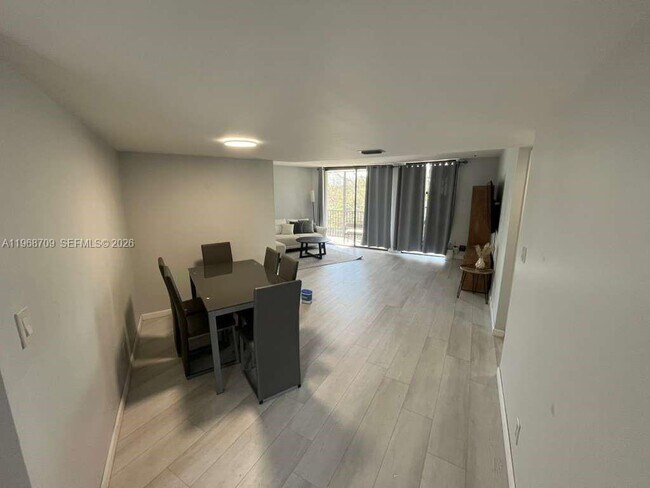 Foto del edificio - 3475 N Country Club Dr