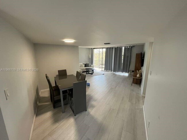 Building Photo - 3475 N Country Club Dr