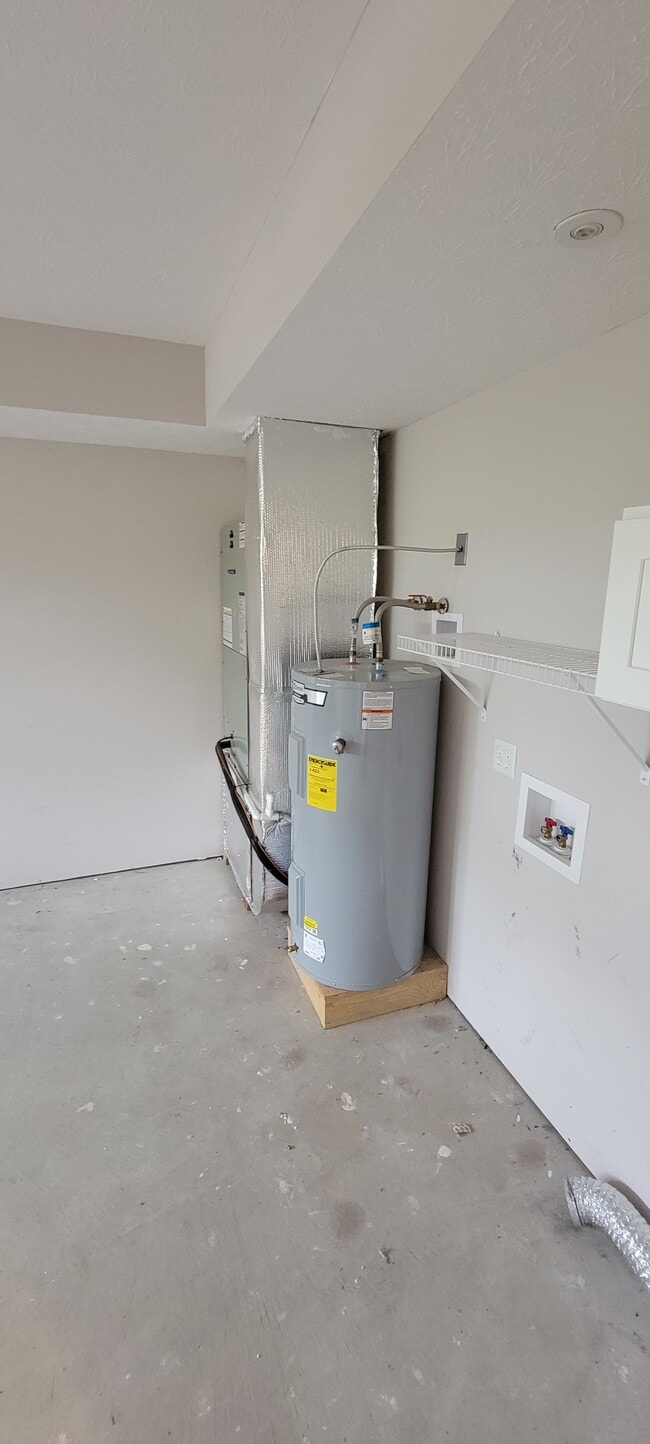 Garage W/D Hookup - 20 Rujon Dr