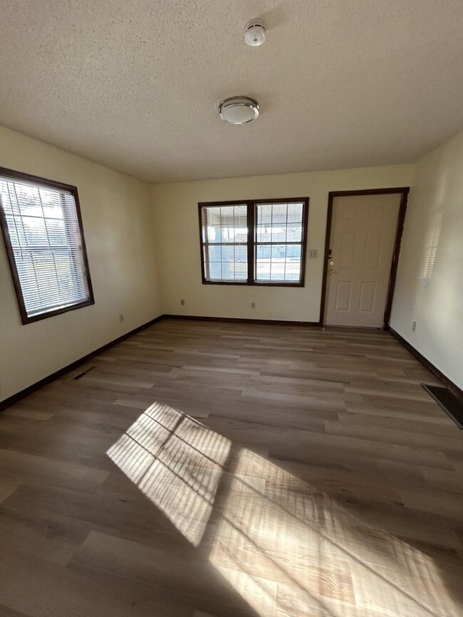 Building Photo - Cute and Cozy 2BR/1BA House - A MUST SEE!