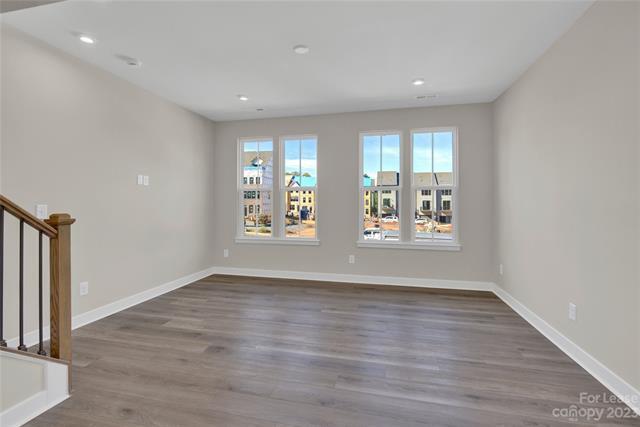 Foto del edificio - 425 Tristram Ln