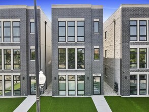 Building Photo - 2529 W Congress Pky