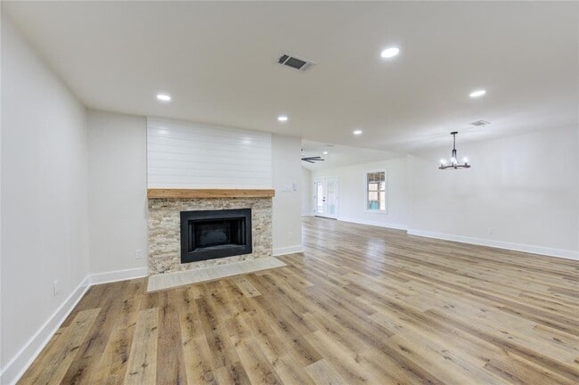 Building Photo - 14142 Rosetta Dr