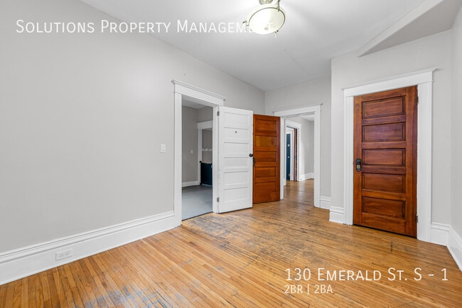 Photo du bâtiment - **Charming 2-Storey, 2-Bedroom Rental with...