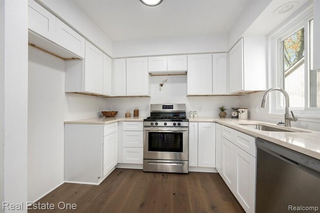 Building Photo - 4910 Chipman Dr