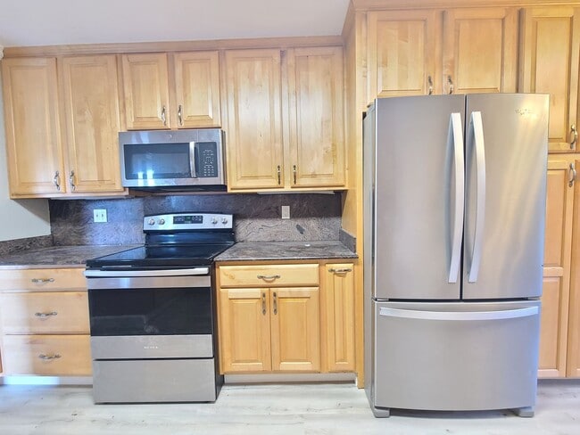 Building Photo - For Rent – Beautifully Updated 3-Bedroom H...