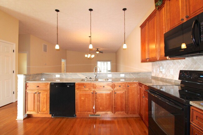 Foto del edificio - Beautiful duplex for rent- 106 Hollen Mill...