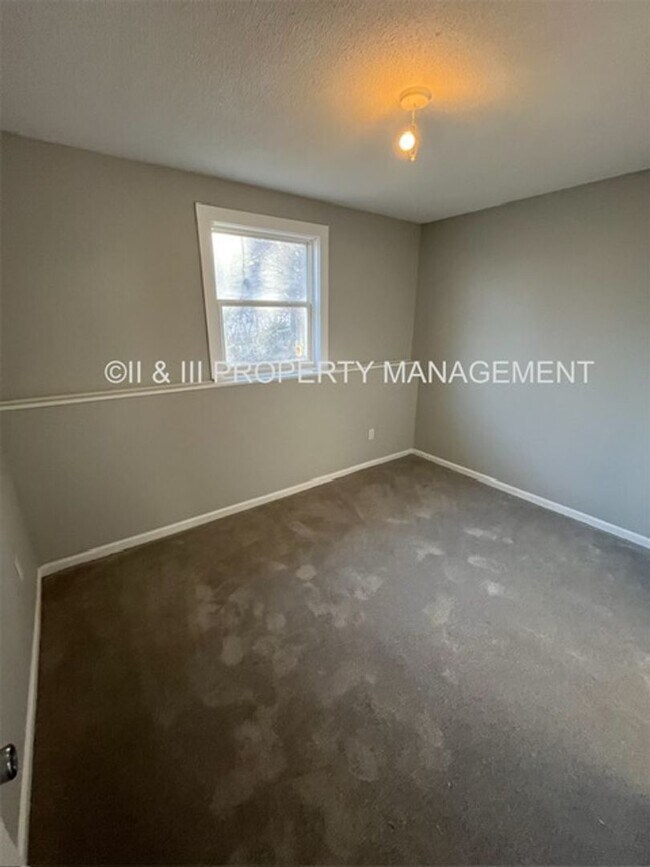Building Photo - Fully updated Olathe Duplex