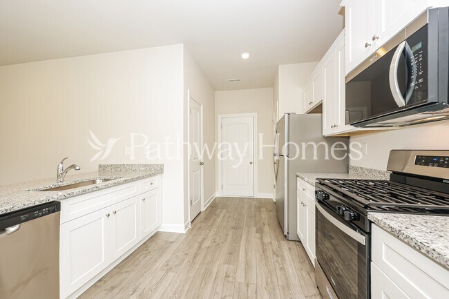 Building Photo - 3440 Quintana Dr
