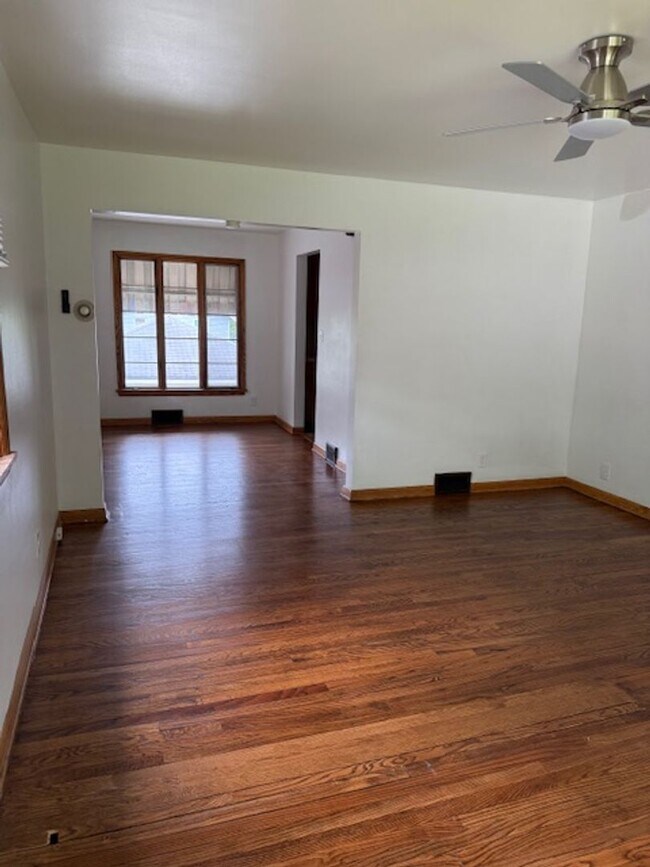 Building Photo - 2 bedroom townhouse twinplex