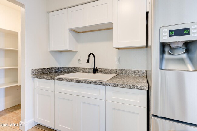 Foto del edificio - 157 W Juniper St